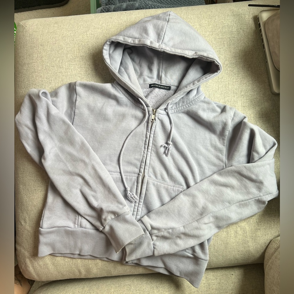BRANDY MELVILLE zip up cropped sweater